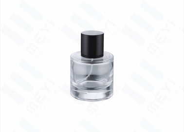 Kemasan Botol Parfum Kustom Dengan Pompa Parfum Perak Mengkilap Dan Topi Hitam